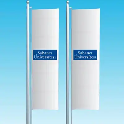 Sabancı Üniversitesi Dikey Çekilen Bayraklar