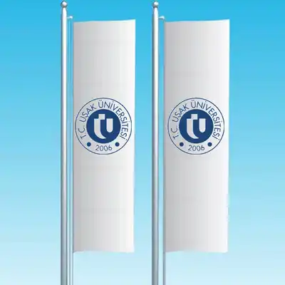 Uşak Üniversitesi Dikey Çekilen Bayraklar